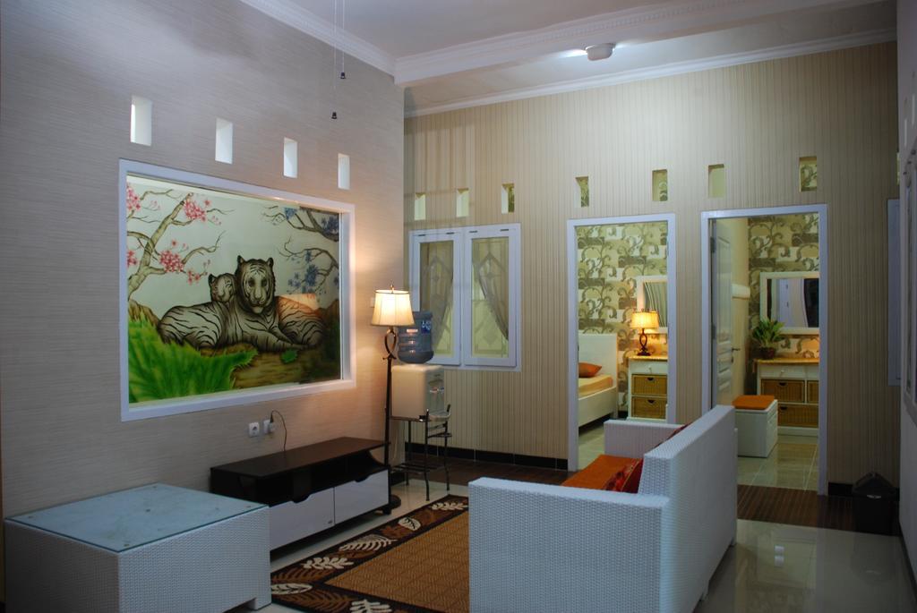 Griya Nelwan Guest House Malang Eksteriør billede